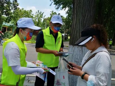各区动态|省市区环保人共聚东湖,讲党课测水质服务群众