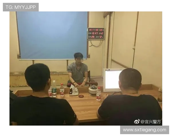 辣妹化身抢银行高手绝艳演绎惊险盗窃行动背后隐藏的情感纠葛 辣妹化身抢银行高手绝艳演绎惊险盗窃行动背后隐藏的情感纠葛